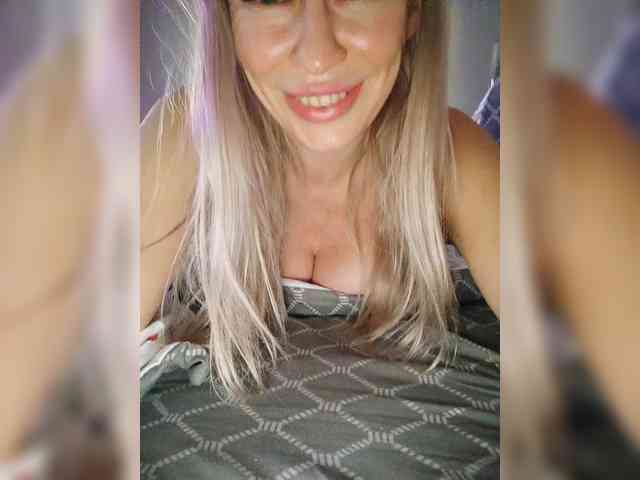 Blondi_Love webcam