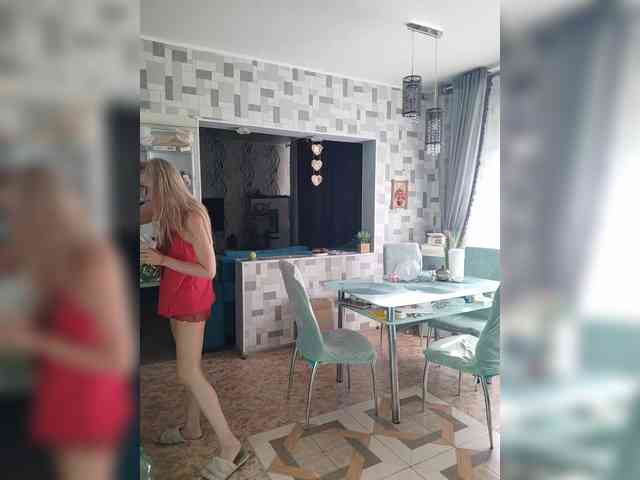 Blondi_Love webcam