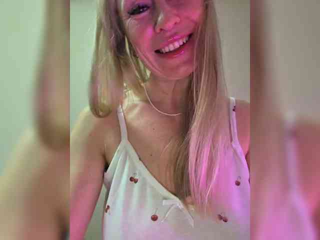 Blondi_Love webcam