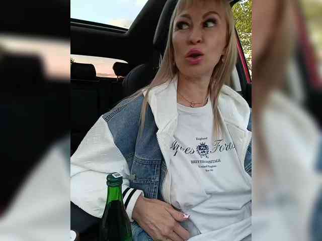 Blondi_Love webcam