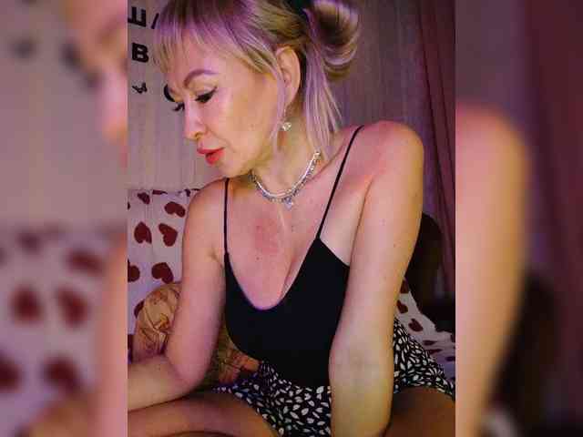 Blondi_Love webcam