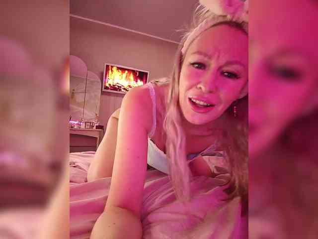 Blondi_Love webcam