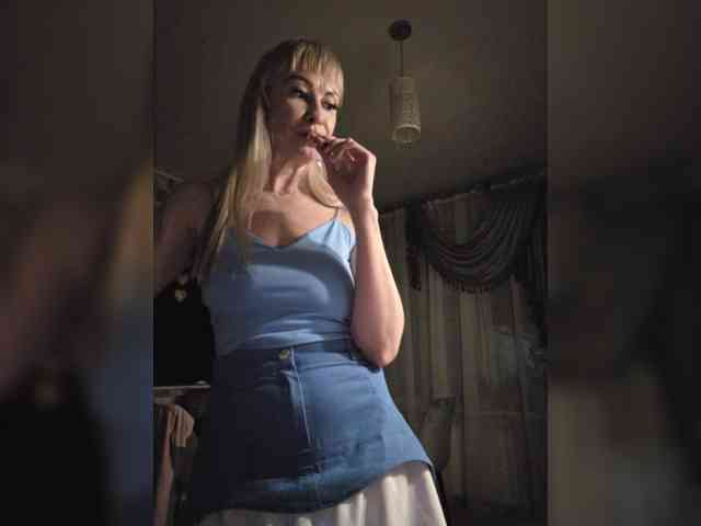 Blondi_Love webcam