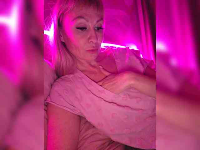 Blondi_Love webcam