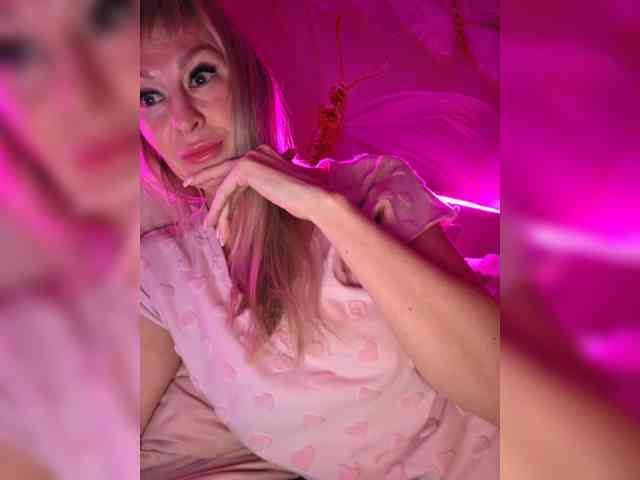 Blondi_Love webcam
