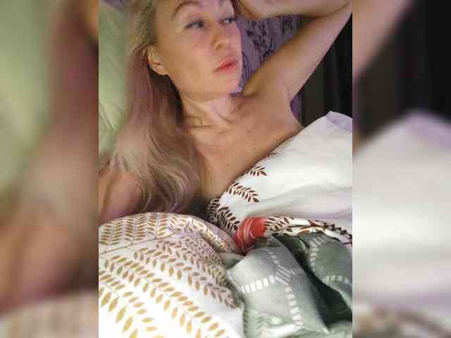 Blondi_Love webcam