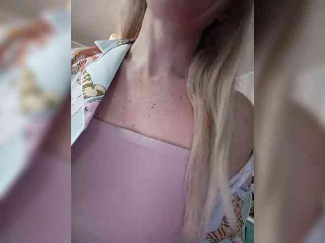Blondi_Love webcam