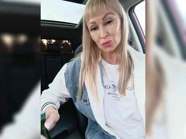 Blondi_Love webcam