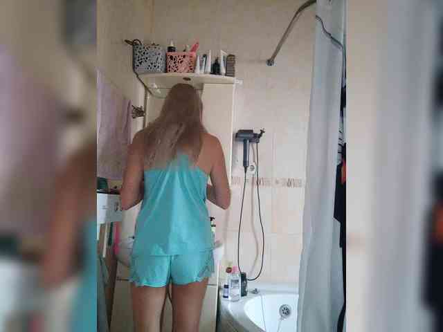 Blondi_Love webcam