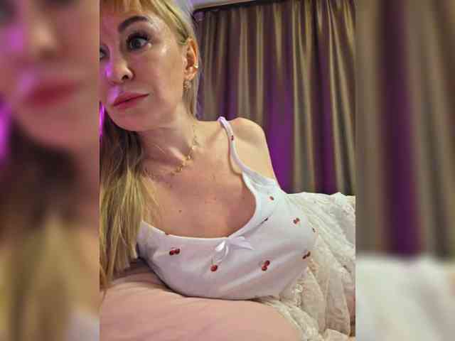 Love-blondi webcam