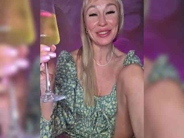 Blondi_Love webcam
