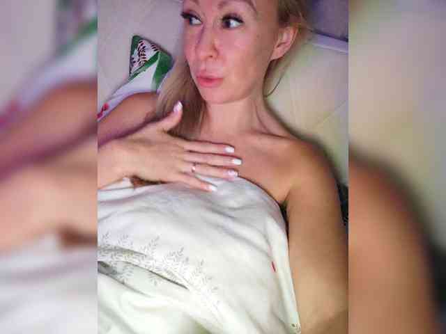 Blondi_Love webcam