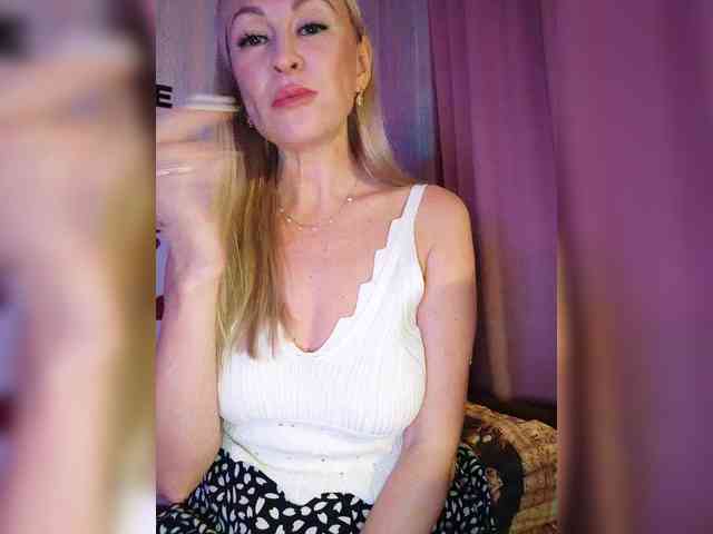 Blondi_Love webcam