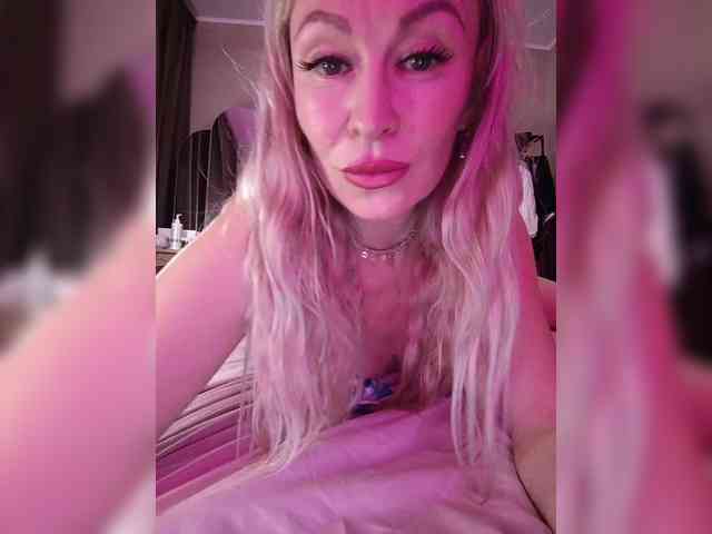 Blondi_Love webcam