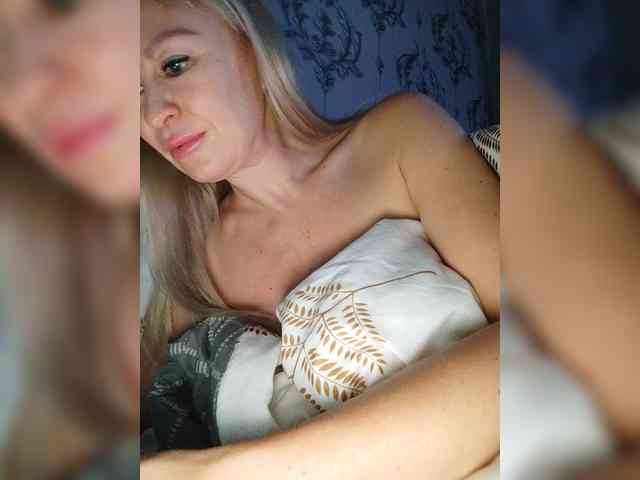 Blondi_Love webcam