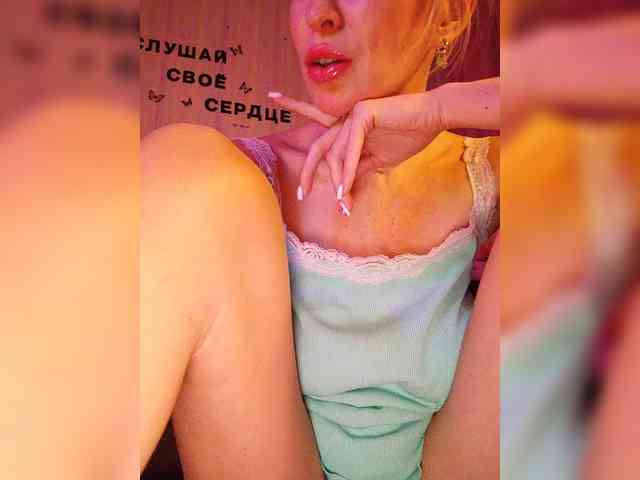 Blondi_Love webcam