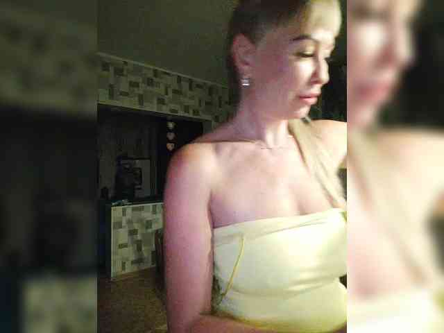 Blondi_Love webcam