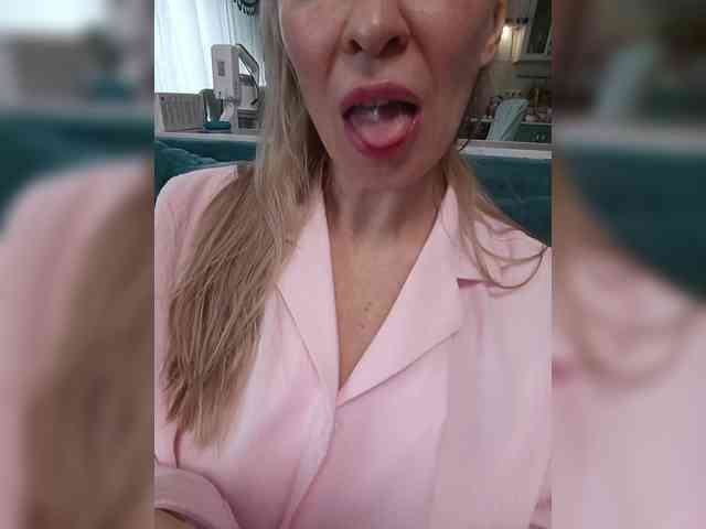 Blondi_Love webcam