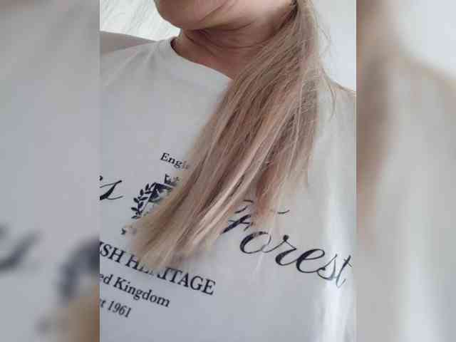 Blondi_Love webcam