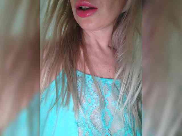 Blondi_Love webcam