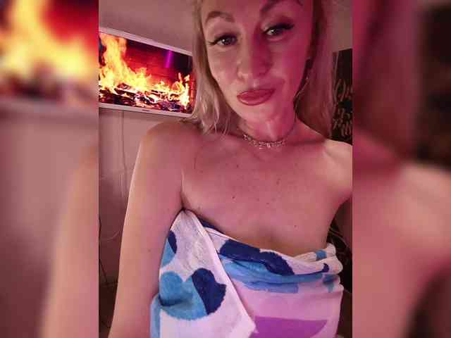Blondi_Love webcam