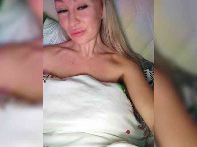 Blondi_Love webcam