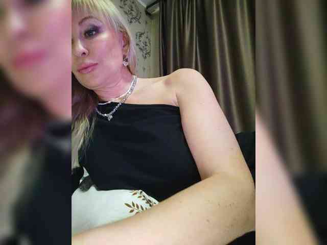 Blondi_Love webcam
