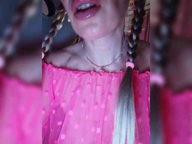 Blondi_Love webcam