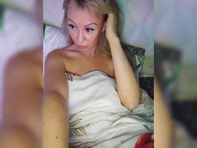 Blondi_Love webcam