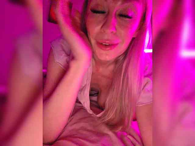 Blondi_Love webcam