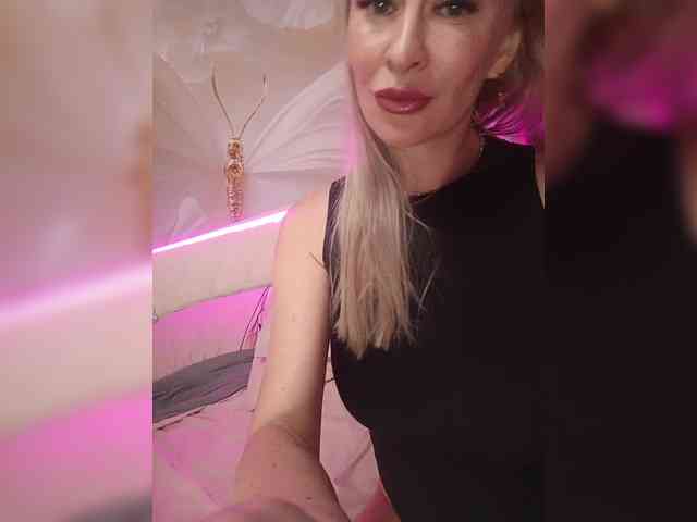 Blondi_Love webcam