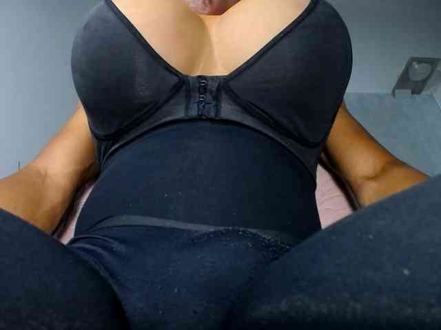 paulabigcock Live Webcam on BongaCams