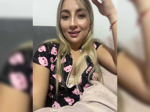 Erin-'s BongaCams show and profile