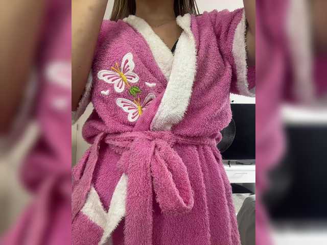 Erin-'s BongaCams show and profile