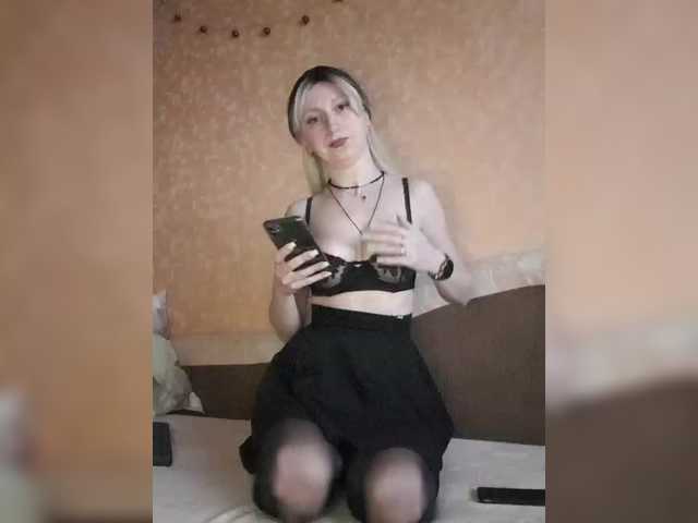 LizBetty's BongaCams show and profile