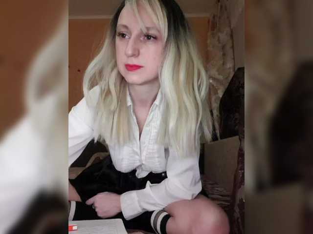 LizBetty's BongaCams show and profile