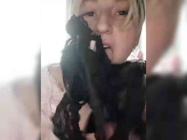 LizBetty Live Webcam on {site_name}