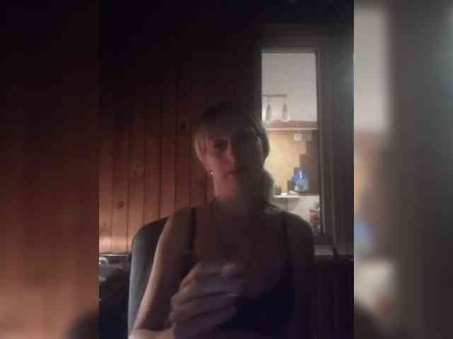 Ella-Mary webcam