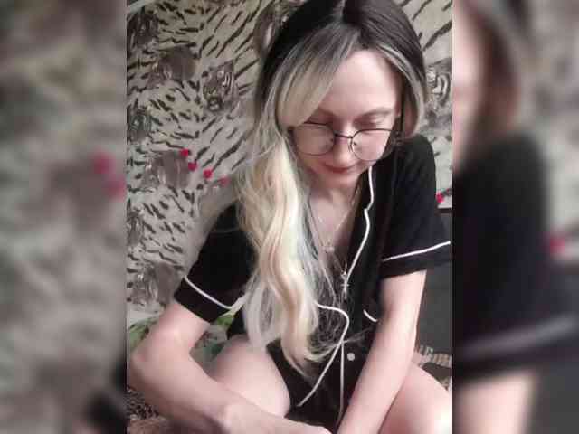 Ella-Mary webcam