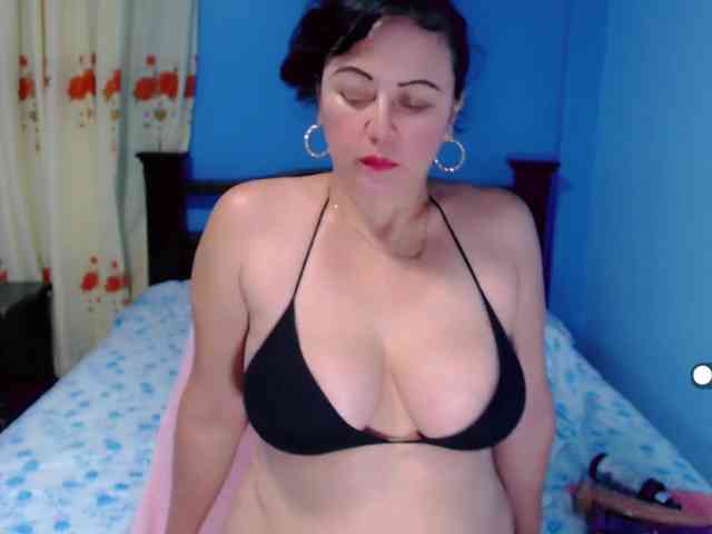 LilyBenet1 webcam