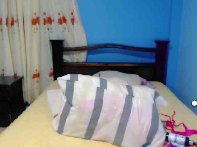 LilyBenet1 webcam