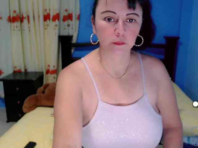 LilyBenet1 webcam