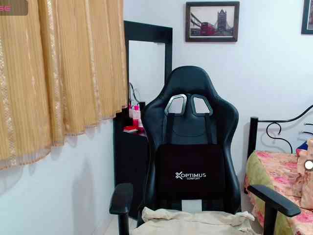 LilyBenet1 webcam