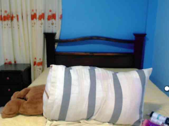LilyBenet1 webcam