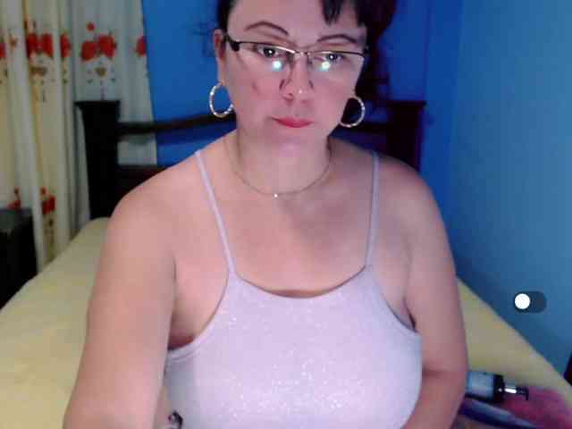 LilyBenet1 webcam