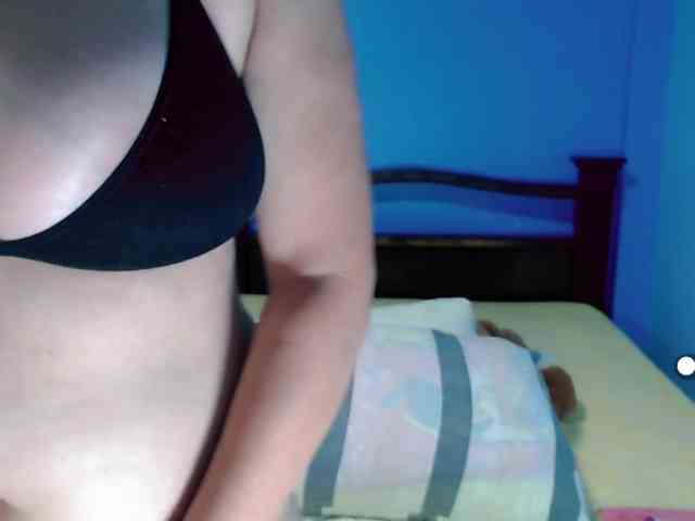 LilyBenet1 webcam