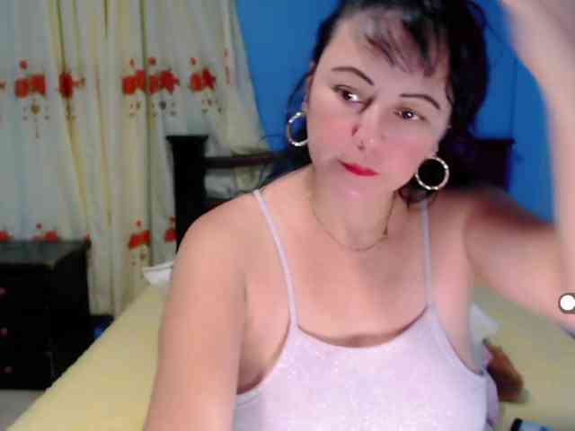 LilyBenet1 webcam