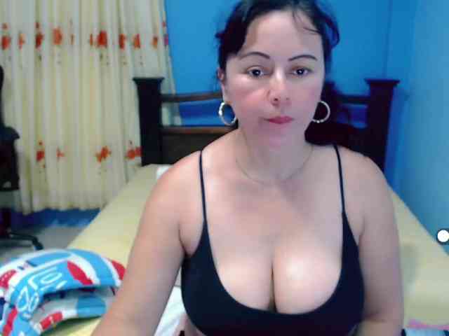 LilyBenet1 webcam