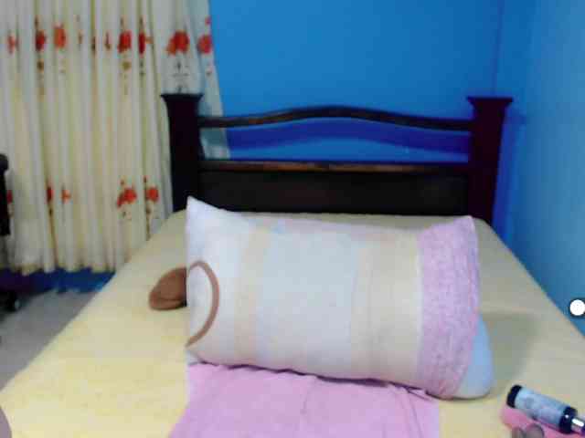 LilyBenet1 webcam