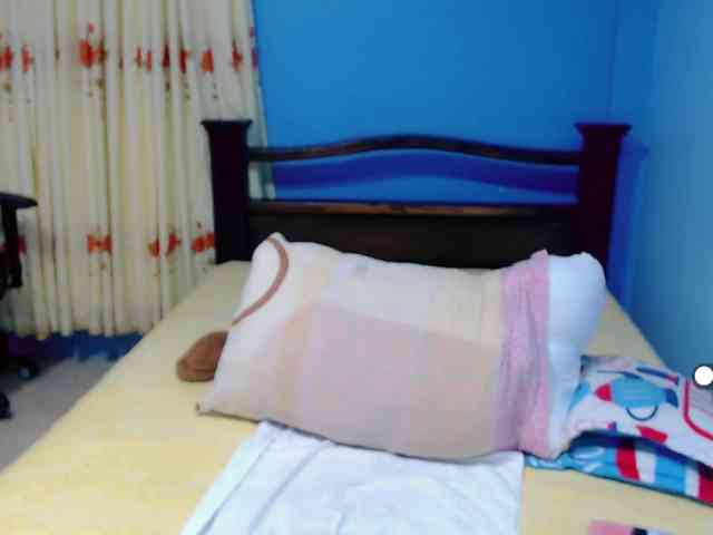 LilyBenet1 webcam